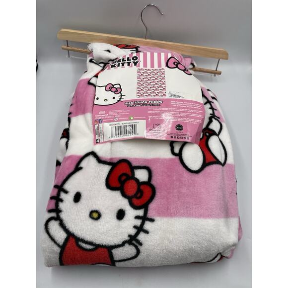 Hello Kitty Silk Touch Throw Bows And Stripes 50"x70" New With Tags - Picture 2 of 5